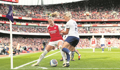 Maç başı 50 bin seyirci Arsenal’li kadınlara Emirates kapılarını açtı