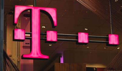 T-Mobile US Cellular'ın kablosuz operasyonlarını 4,4 milyar dolara satın alacak