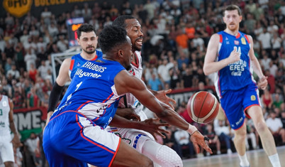 Anadolu Efes play-off'ta 27'nci kez finalde