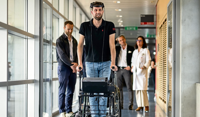 Yeni implantlar insan beyni ile makineyi birleştiriyor