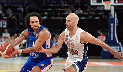 Fenerbahçe Beko, Anadolu Efes'i deplasmanda 85-74 yenerek seride 1-0 öne geçti