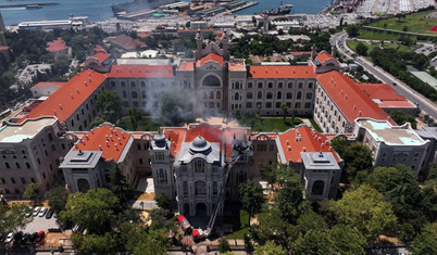 Sağlık Bilimleri Üniversitesi'nde yangın: 121 yıllık kubbe küle döndü