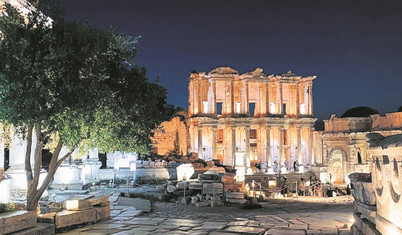 Efes’te dolunaylı gece gezmesi