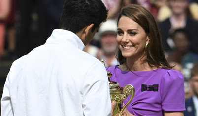 Kate Middleton halkın karşısına Wimbledon'da çıktı, turnuvanın galibi Alcaraz'a kupayı verdi