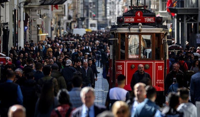 Türkiye'den 86 yıl sonra bir ilk yaşanacak: Kadın nüfusu 2026'da erkekleri geçecek