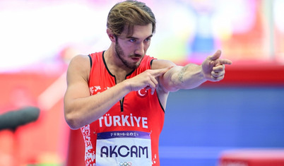 Olimpiyat Oyunları’nda milli atlet Berke Akçam yarı finale yükseldi