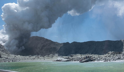 Whakaari yeniden faaliyete geçti, uçuşlar aksadı