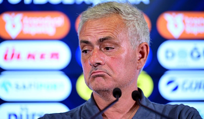 Mourinho: Türkiye'de sadece Galatasaray kart görmüyor