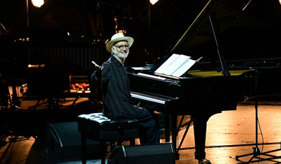 İtalyan piyanist Ludovico Einaudi, İstanbul'da hayranlarıyla buluştu