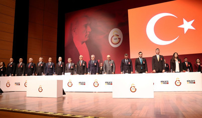 Galatasaray'da 12 saatlik Genel Kurul: Dursun Özbek yönetimi, Florya arazisi için güven tazeledi