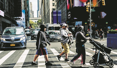 “New York’lu yaya geçidi, ışık tanımaz”