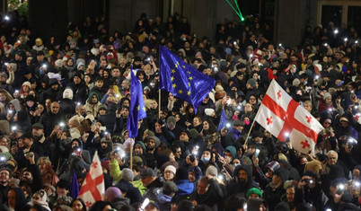 Tiflis'te binlerce kişi sokağa çıktı: Gürcistan'da AB ile müzakereleri askıya alan hükümete protesto