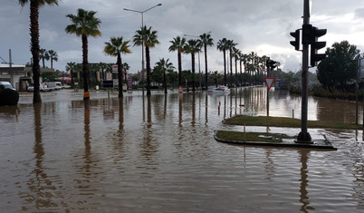 Antalya'yı sağanak vurdu: Manavgat'ta mahsur kalan 236 kişi tahliye edildi