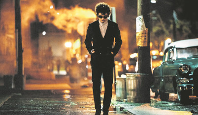 Dylan’ın dönüşümünü kostümler de anlatıyor