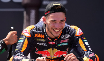 Deniz Öncü'den Moto2'de tarihi zafer: 0.003 saniye farkla kazandı