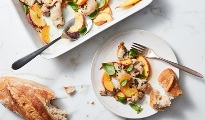 Fırında şeftalili, fesleğenli ve zencefilli tavuk butları