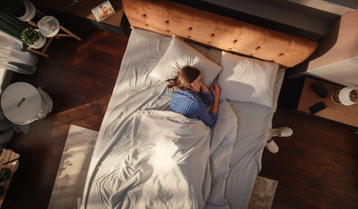 Sabah dinç uyanmanın sırları: "90 dakikalık uyku döngüsü" efsanesi gerçekten işe yarıyor mu?