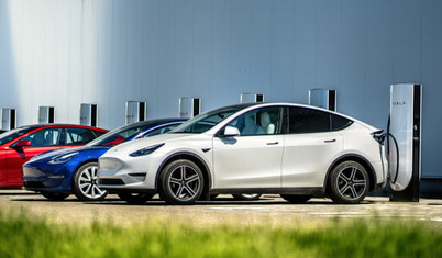 Analistler Tesla'ya ilişkin endişelerini paylaştı: Yeni model üretmiyor, geleceğini ateşe atıyor