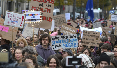 Almanya Başbakanı Merz'e partisi önünde protesto: 'Şehir manzarası sorunu yok, ırkçılık sorunu var'