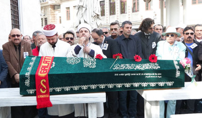 Sanatçı Engin Çağlar son yolculuğuna uğurlandı