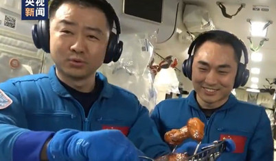 Çinli taykonotlar uzay istasyonunda barbekü partisi yaptı