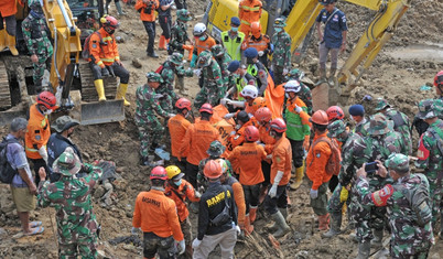 Endonezya'da şiddetli yağışların yol açtığı afetlerde can kaybı 442'ye yükseldi