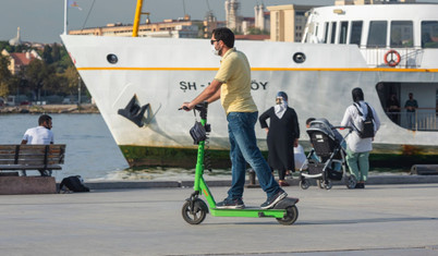 Konum paylaşımı, coğrafi çitleme ve yerli üretim şartı: E-scooter yönetmeliği değişti