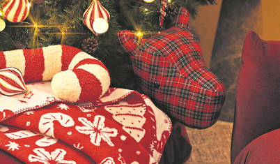 Kendiniz ve sevdikleriniz için her zaman işe yarayacak hediye seçenekleri: Kırmızı ve gold dokunuşlar