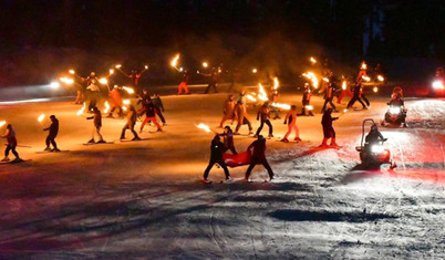 Sarıkamış Kayak Merkezi meşaleli kayak gösterisiyle sezonu açtı