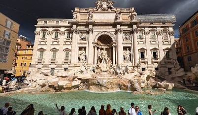 Roma'daki Trevi Çeşmesi'nin ücretli olması turistleri ikiye böldü: "Tarih bedava olmalı"