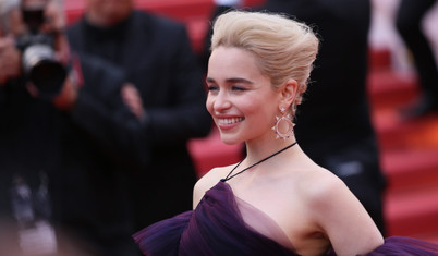 Emilia Clarke yeni dizisi Ponies hakkında konuştu: Seks sahnelerinin çekimleri sırasında kaburgamı kırdım!