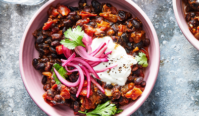 Soğuk havalar için bir öneri: Tavada vejetaryen chili