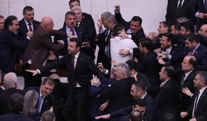 Fotoğraflarla Meclis'te yemin kavgası