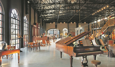 Bir rüya ormanında antikalar arasında