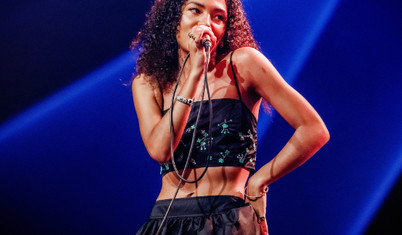 İngiltere'nin yeni pop kraliçesi Olivia Dean, James Bond şarkısını mı yapacak?