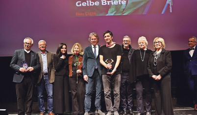 “Almancası hep biraz kırık Türkçesi hep biraz hüzünlü karakteri ise hep inatçı…”