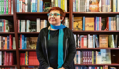 Kız Neşesi isimli yeni kitabını yayınlayan Buket Uzuner: “Kadının neşesini kontrol edememek bedava iş gücünün sonu demek”