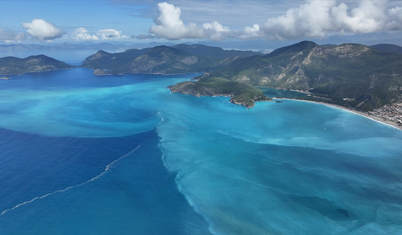 Ölüdeniz, Fethiye'deki sağanak sonrası turkuaza büründü