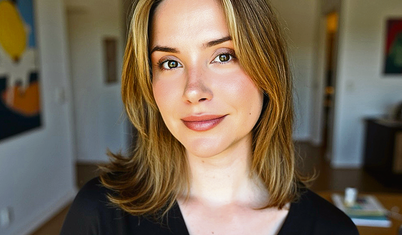 İngilizce terimler üzerinden neoliberal sistem eleştirisi yapan Ayşe Eser ilk kitabını çıkardı: “Sosyal medyada Troya atı gibi hissediyorum”