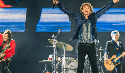 Londra’daki pembe posterlerin sırrı çözüldü: The Rolling Stones “The Cockroaches” adıyla yeni şarkı çıkardı