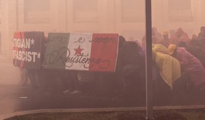 Aşırı sağcıların mitingi Milano'yu karıştırdı: Sol grupların protestosuna polis müdahalesi