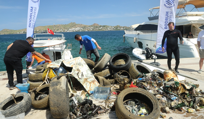 Bodrum'da dalgıçlar denizden yaklaşık 2 ton atık çıkardı