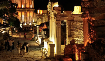 Efes Antik Kenti'nde gece müzeciliği başladı: 1 Ekim'e dek sürecek