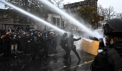 Fransa'daki protestolar piyasaları sarsıyor: Ekonomiye etkisi ne olacak?