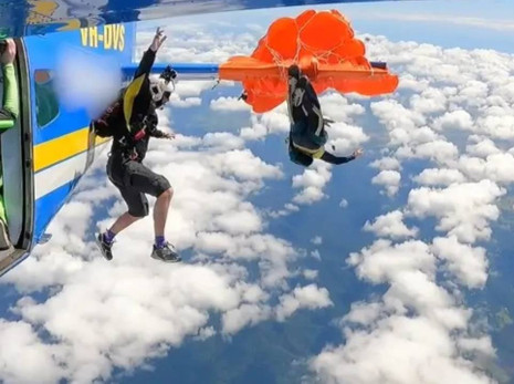 Dehşete düşüren görüntüler: 4.500 metre yükseklikte kanada takıldı