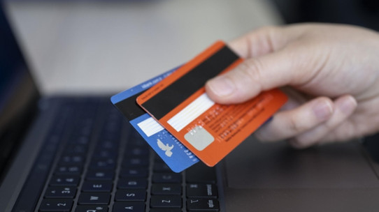 Kredi kartlarına yeni yıl düzenlemesi: Borç üst sınır 30 bin TL'ye çıkarıldı, faizler azaldı