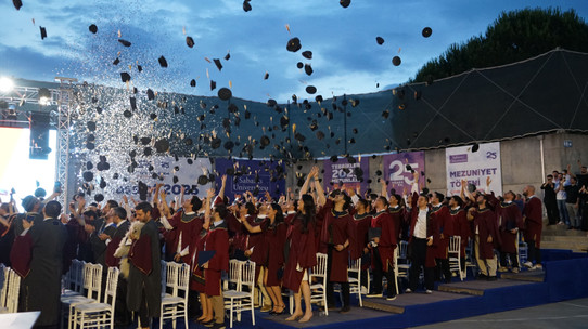 25. yılını geride bırakan Sabancı Üniversitesi'nde mezuniyet töreni
