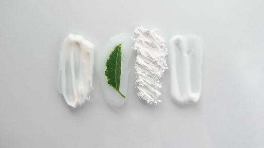 2025’in güzellik trendi: Temiz içerikli makyaj ürünleri neden bu kadar konuşuluyor?