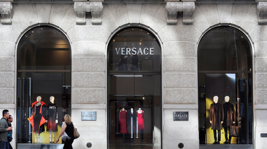 Prada'nın Versace'yi satın alma işlemi tamamlandı