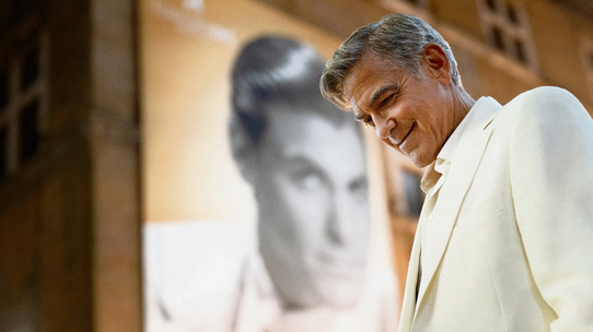 George Clooney kendine selam çakıyor